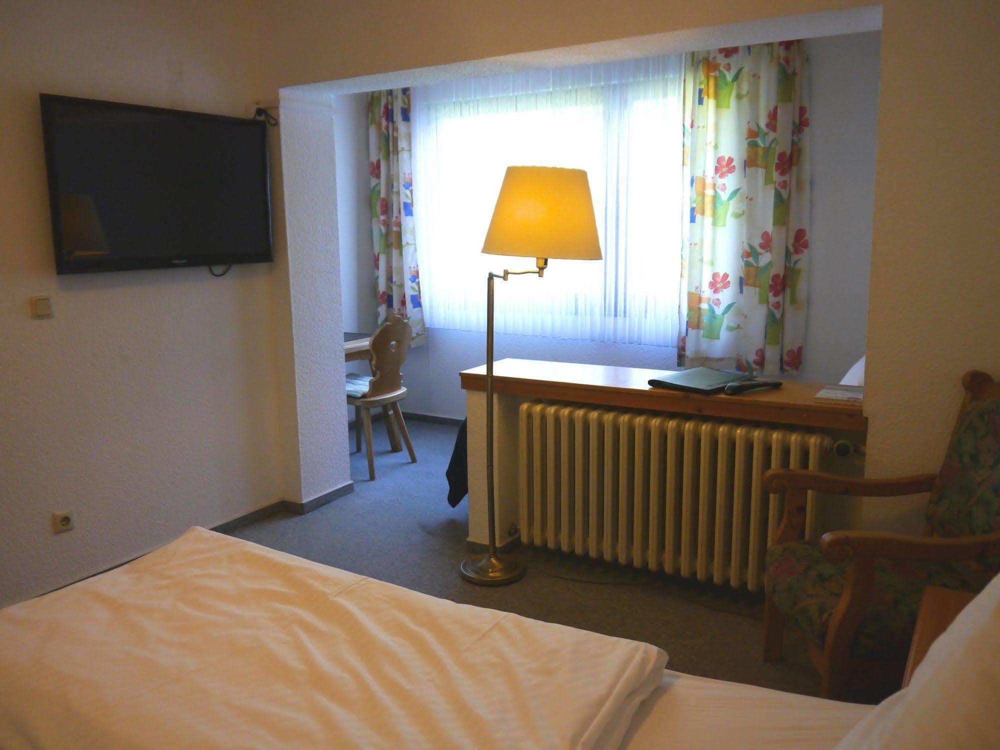 Hotel Und Weingut Karlsmuehle Mertesdorf Екстериор снимка