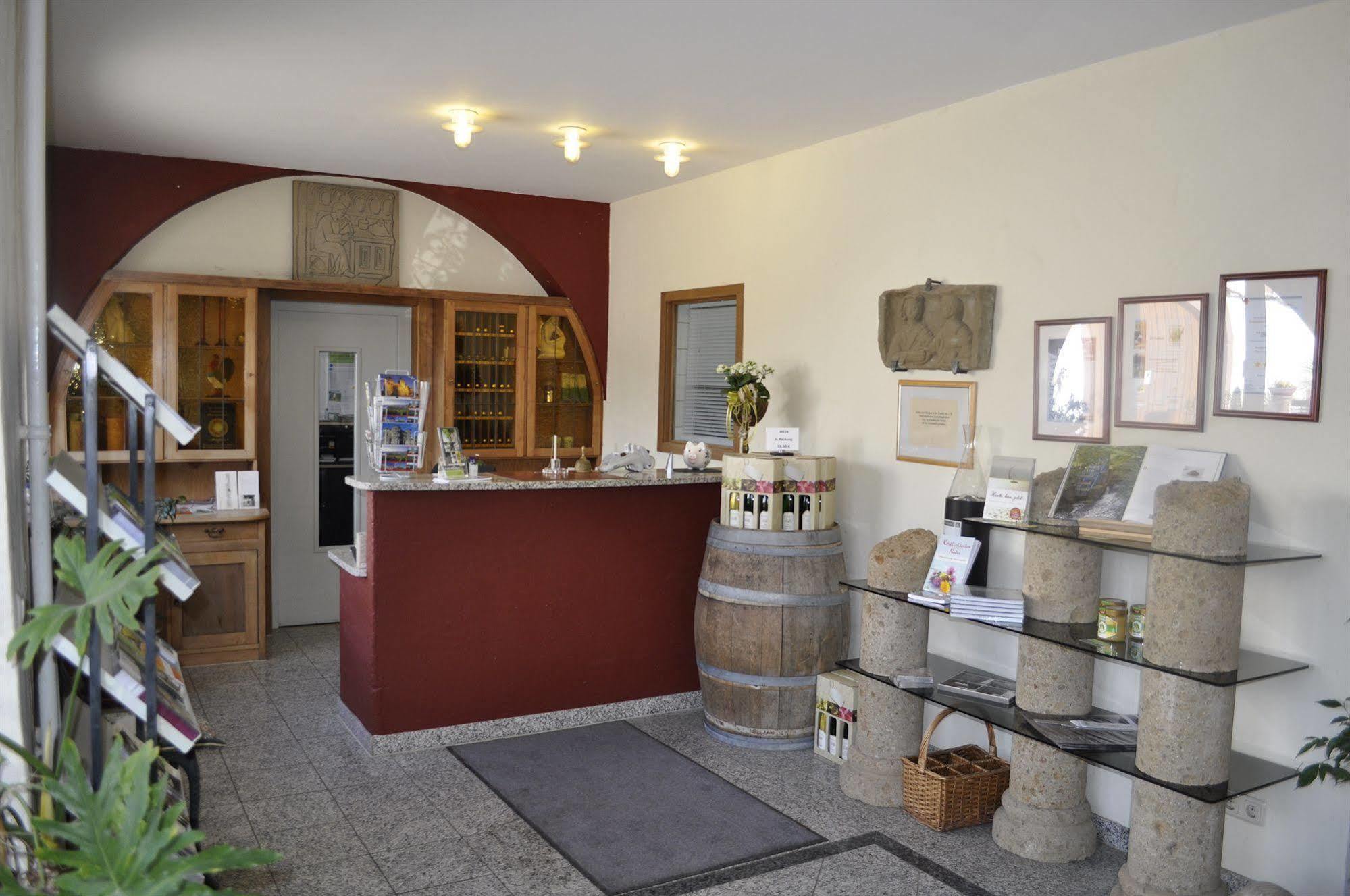 Hotel Und Weingut Karlsmuehle Mertesdorf Екстериор снимка